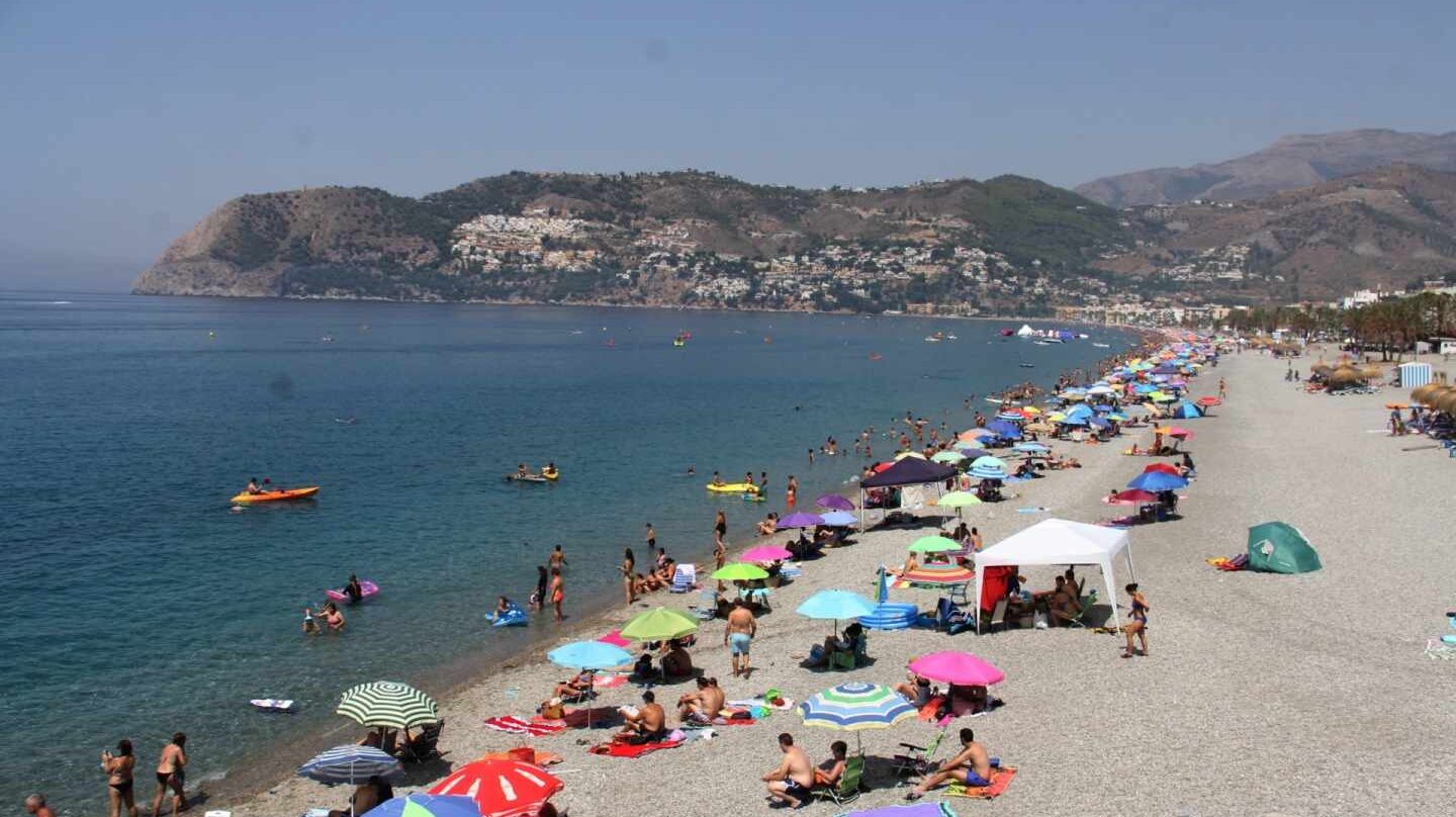 La playa de Almuñécar (Granada), en una imagen de archivo.