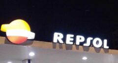 Repsol eleva la guerra con Cepsa y BP lanzando descuentos de 40 céntimos con los combustibles en máximos históricos