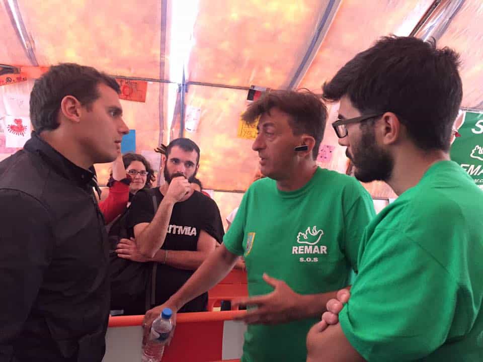 Albert Rivera viajó a Grecia en mayo de 2016 para reunirse con la ONG española Remar. Entonces pedía liderar la crisis de los refugiados.