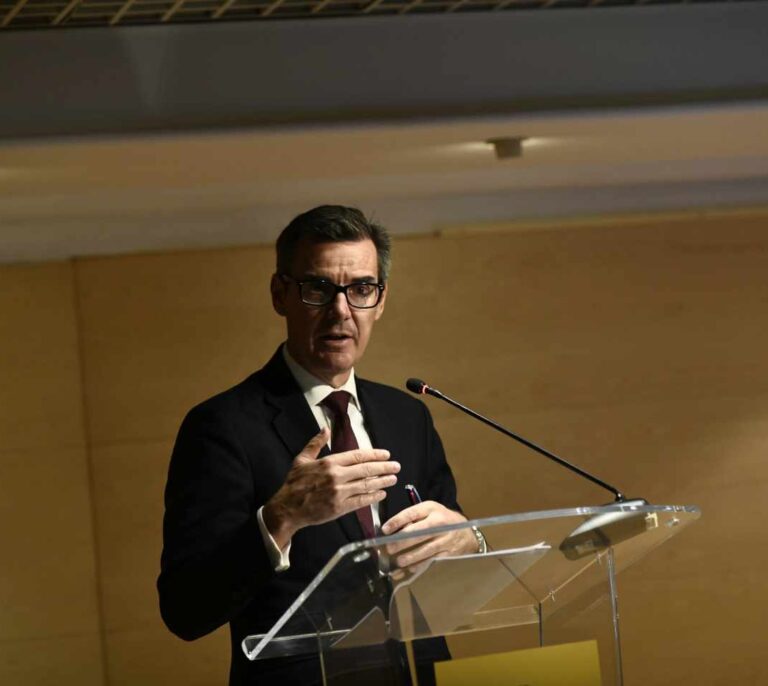 La incertidumbre empieza a presionar al Tesoro y le obliga a pagar más por la deuda