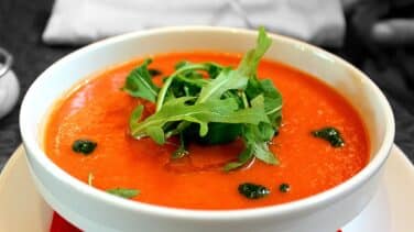 ¿Gazpacho o salmorejo? Cuál es más saludable para el verano