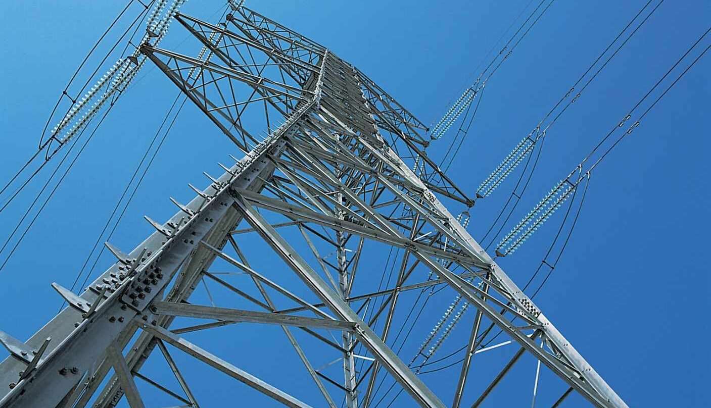 Una torre de la red de alta tensión de REE.
