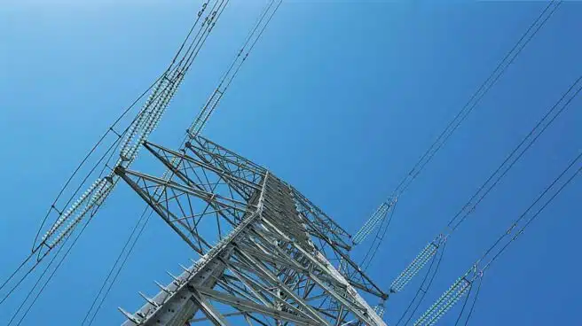 La CNMC no recula y avanza en el recorte a lo que cobran las redes de electricidad y gas