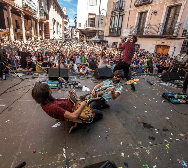 Sonorama 2019: la comunión de Viva Suecia en la Plaza del Trigo