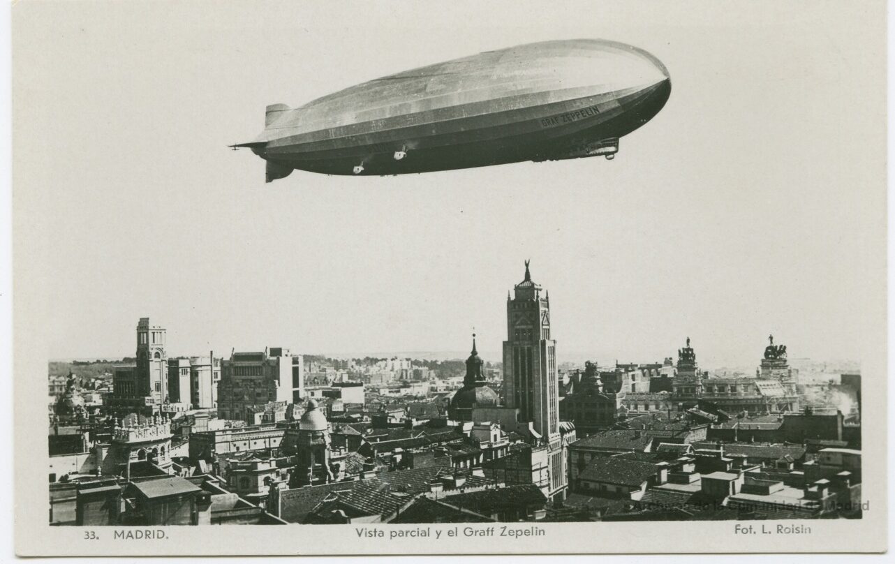 Graff Zeppelin sobre la Gran Vía de Madrid