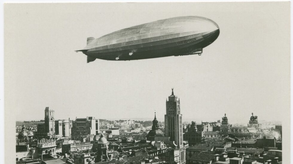Graff Zeppelin sobre la Gran Vía de Madrid
