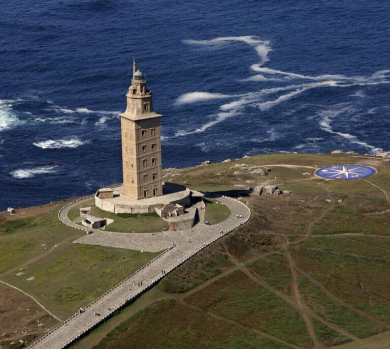 La Torre de Hércules reabre tras  confirmarse que no hay riesgo de contagio