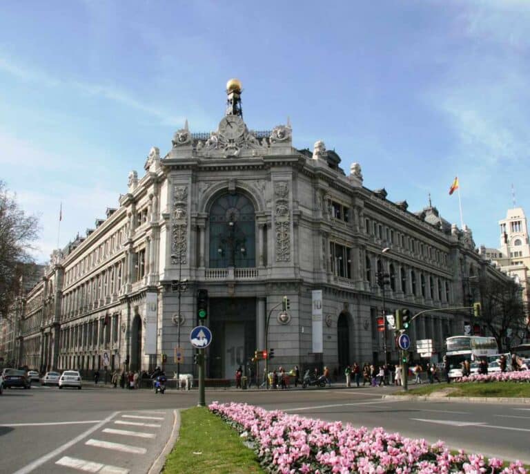 Ni bonus ni dividendo: los supervisores aumentan la presión a la banca por el capital