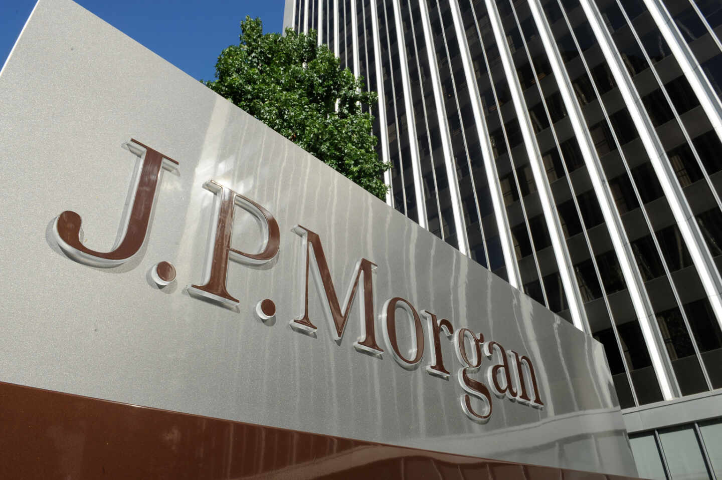 Los beneficios de JP Morgan se hunden un 60% por las provisiones frente al Covid-19