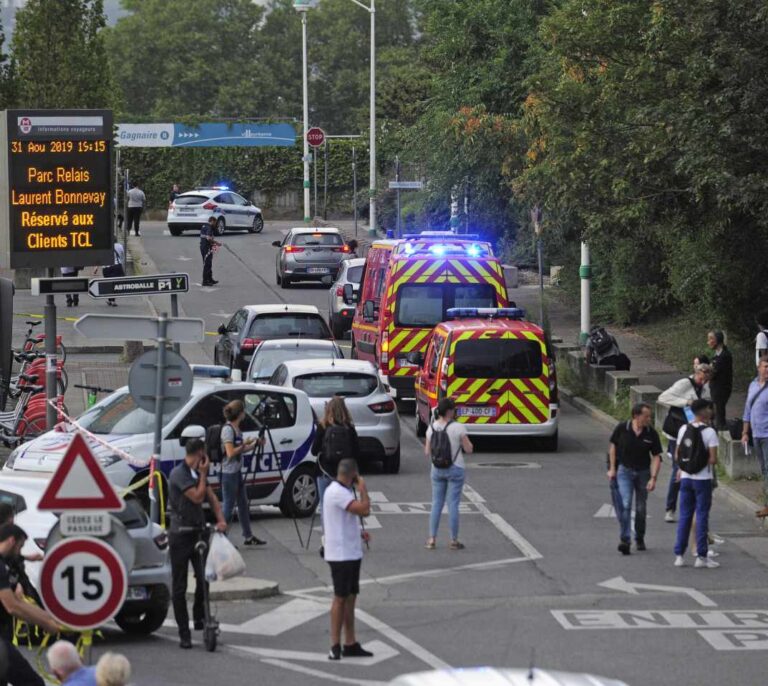El presunto autor del ataque de Lyon presenta un estado "psicótico" con delirios religiosos