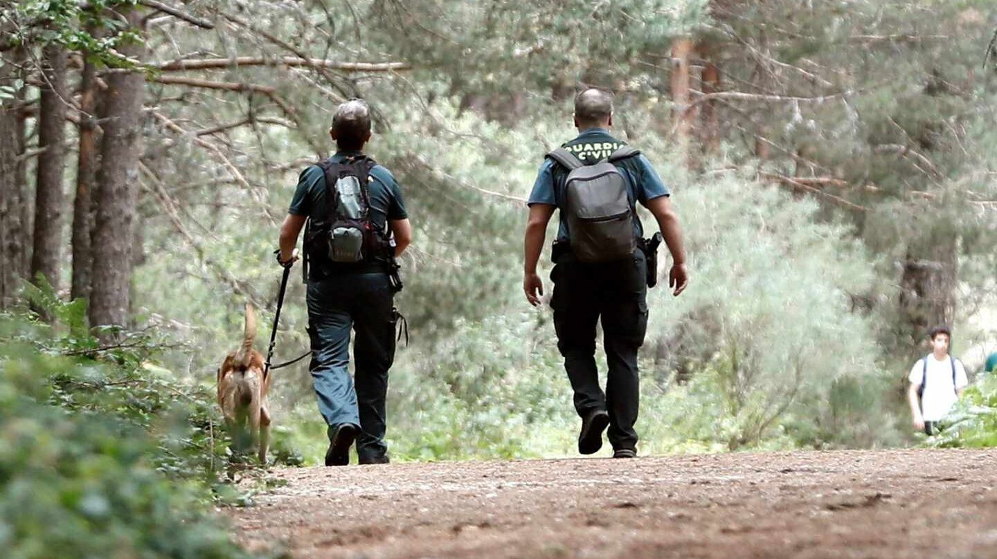 Agentes durante la búsqueda en Cercedilla de Blanca Fernández Ochoa.