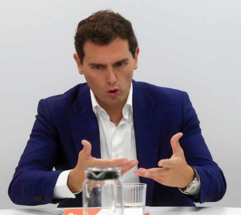 Rivera carga contra los críticos: "De la Torre utiliza la muerte de su padre para atacar a Cs"