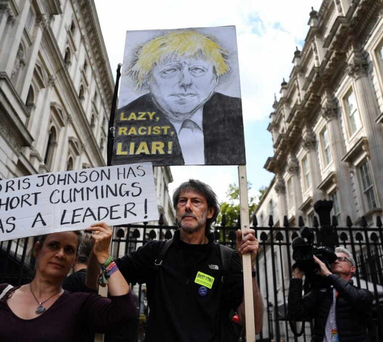 El Gobierno de Boris Johnson pierde la mayoría en el Parlamento británico