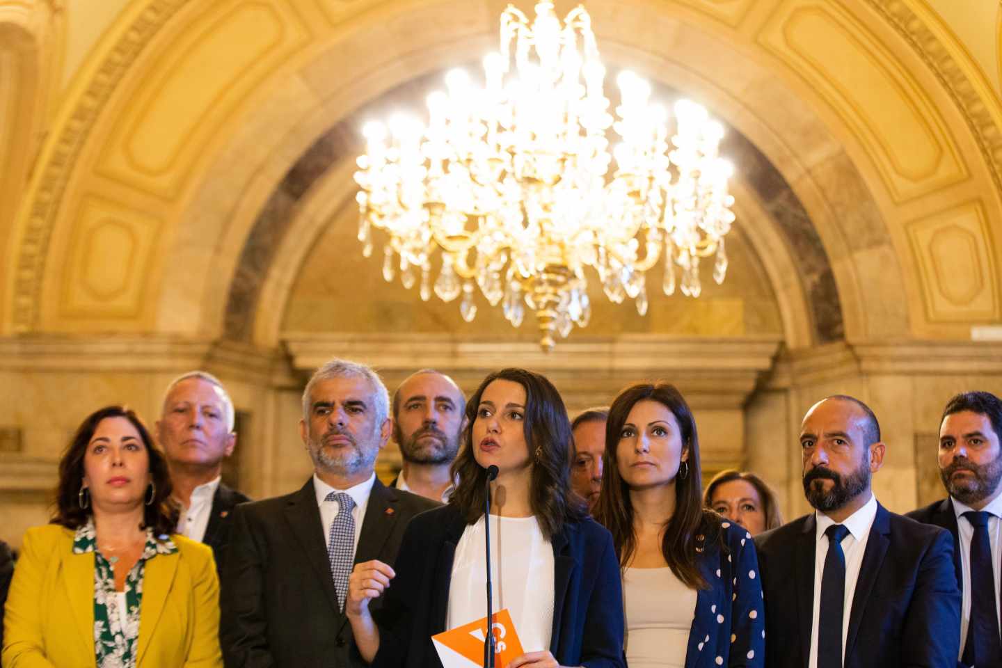 Los dirigentes de Ciudadanos Inés Arrimadas (c), Carlos Carrizosa (3i) y Lorena Roldán (3d)