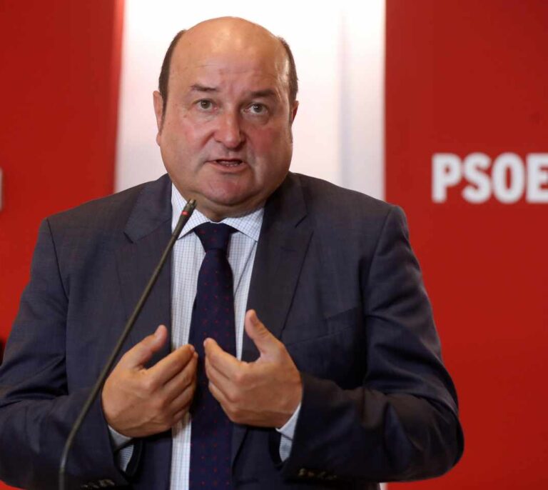 PNV y Bildu recuerdan a Sánchez que "tendrá que elegir" entre Cs y ellos