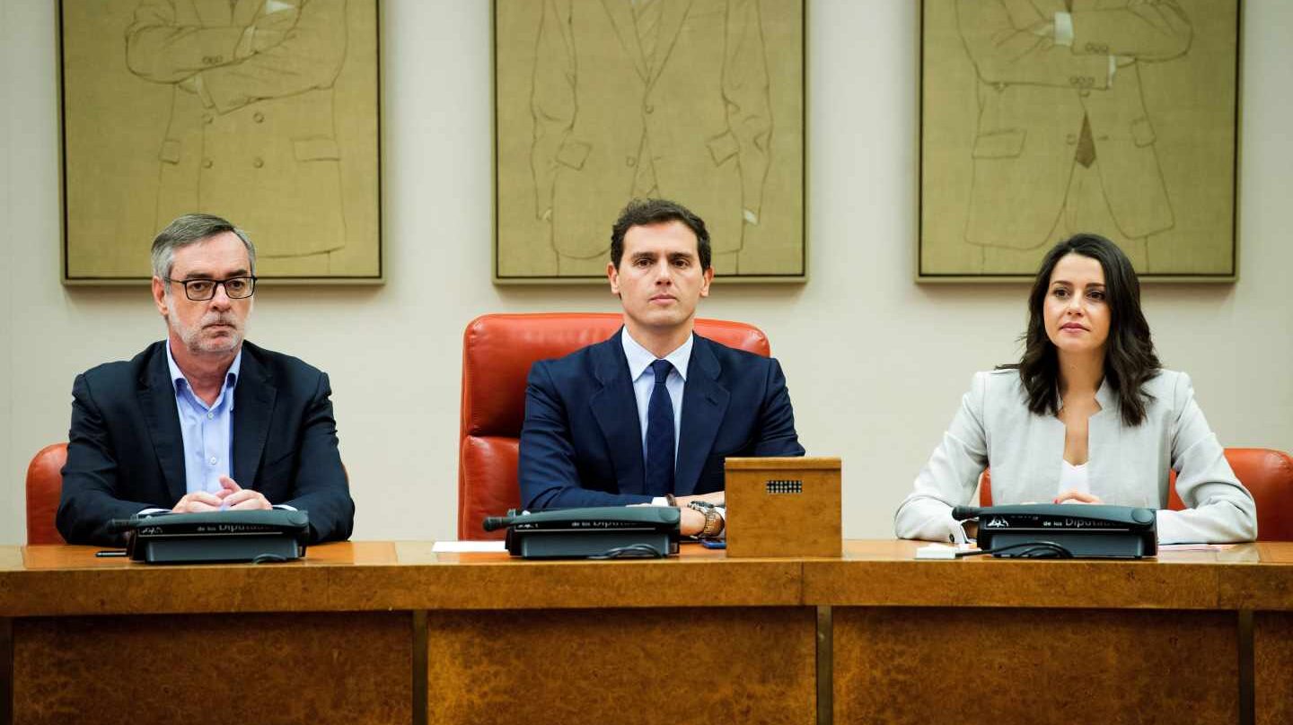 El líder de Ciudadanos, Albert Rivera, acompañado de Inés Arrimadas y José Manuel Villegas.
