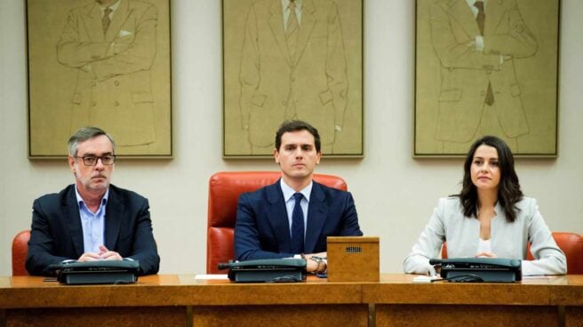 El líder de Ciudadanos, Albert Rivera, acompañado de Inés Arrimadas y José Manuel Villegas.