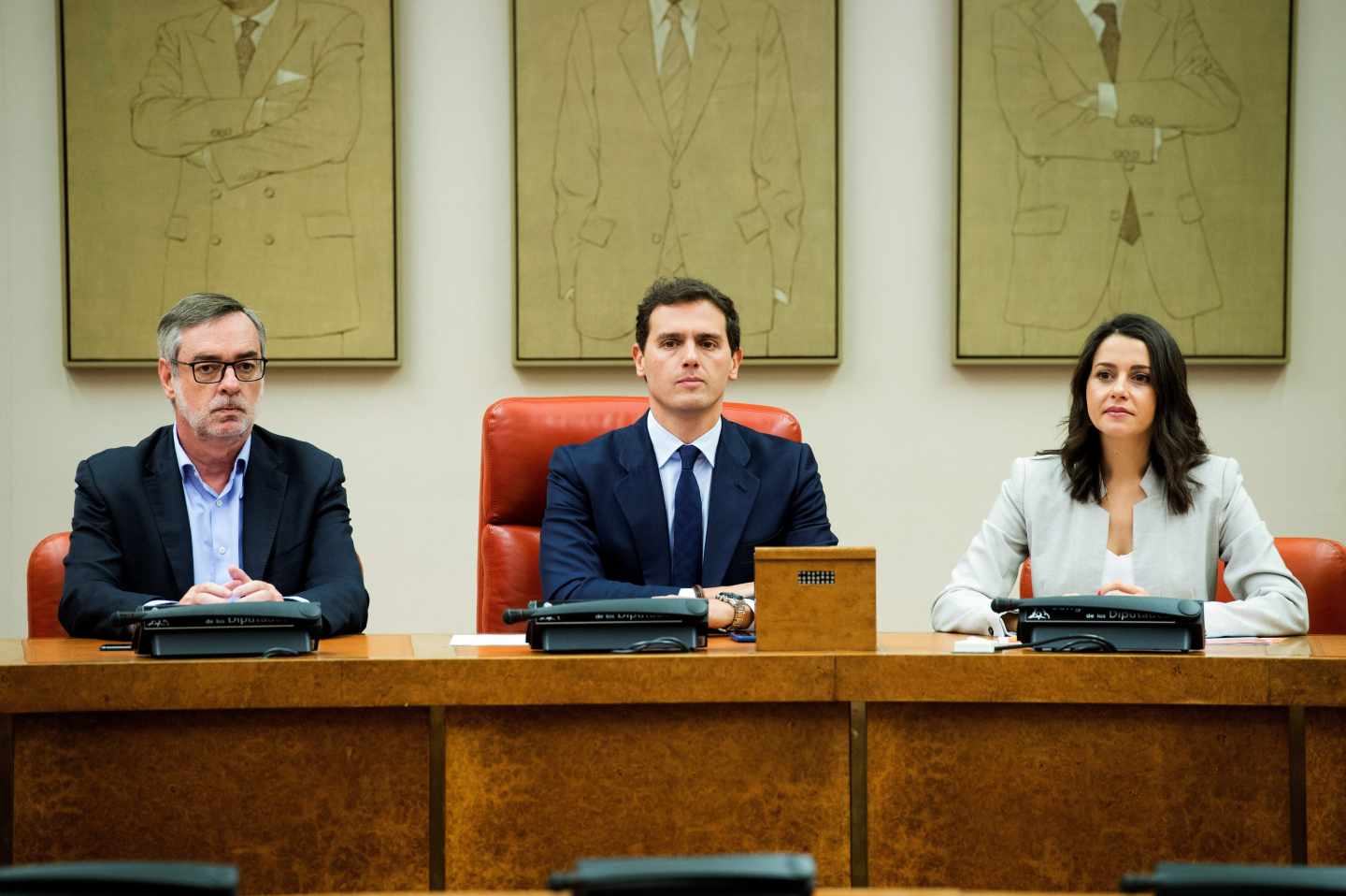 El líder de Ciudadanos, Albert Rivera, acompañado de Inés Arrimadas y José Manuel Villegas.