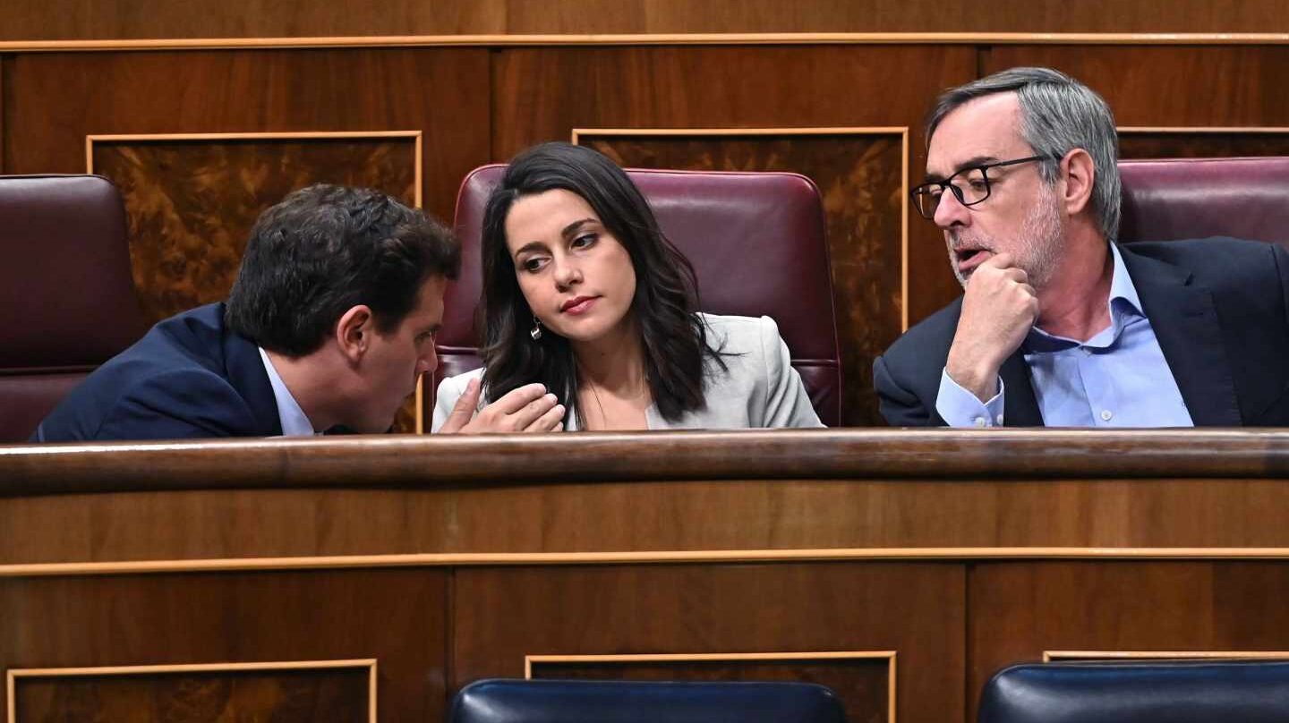 El presidente de Ciudadanos, Albert Rivera, junto a Inés Arrimadas y José Manuel Villegas en el Congreso.