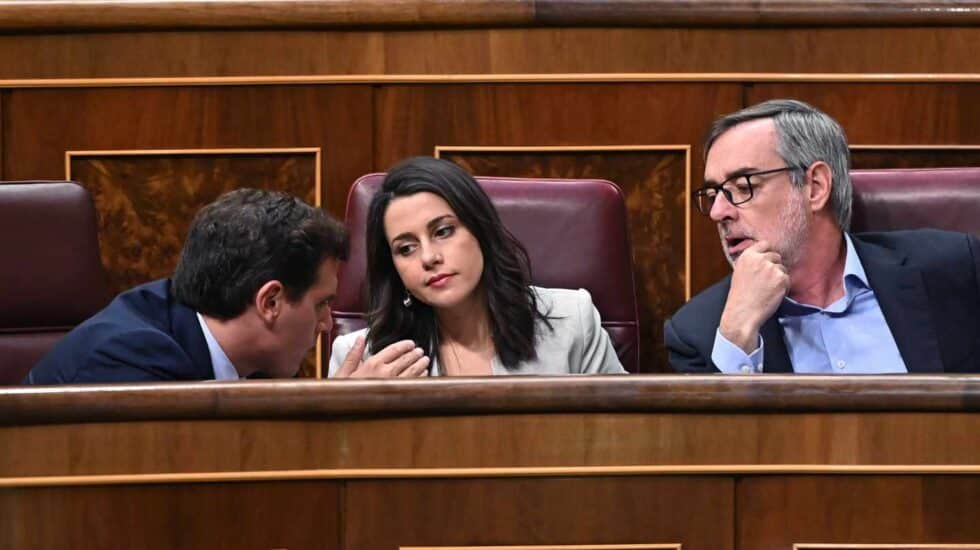 El presidente de Ciudadanos, Albert Rivera, junto a Inés Arrimadas y José Manuel Villegas en el Congreso.