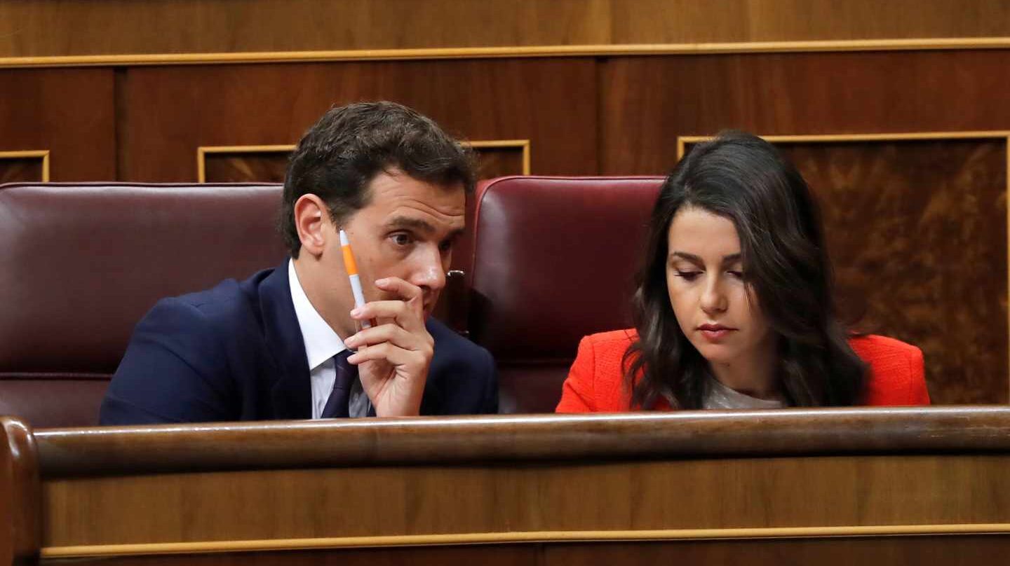 El líder de Cs, Albert Rivera, junto a la portavoz en el Congreso, Inés Arrimadas.