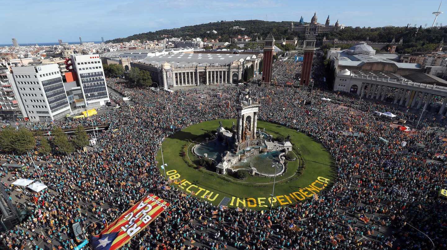 Plaza de España de Barcelona durante La Diada.