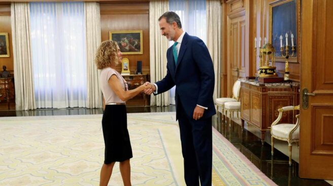 El rey Felipe VI recibe a la presidenta del Congreso, Meritxell Batet, en el Palacio de la Zarzuela