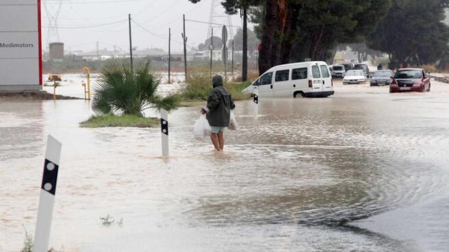 La entrada Norte de Orihuela por la N-340, cortada debido a las lluvias.