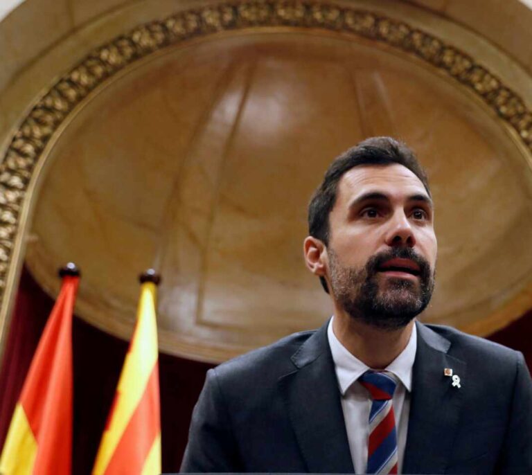 El TC suspende las resoluciones de autodeterminación y contra la Monarquía del Parlament