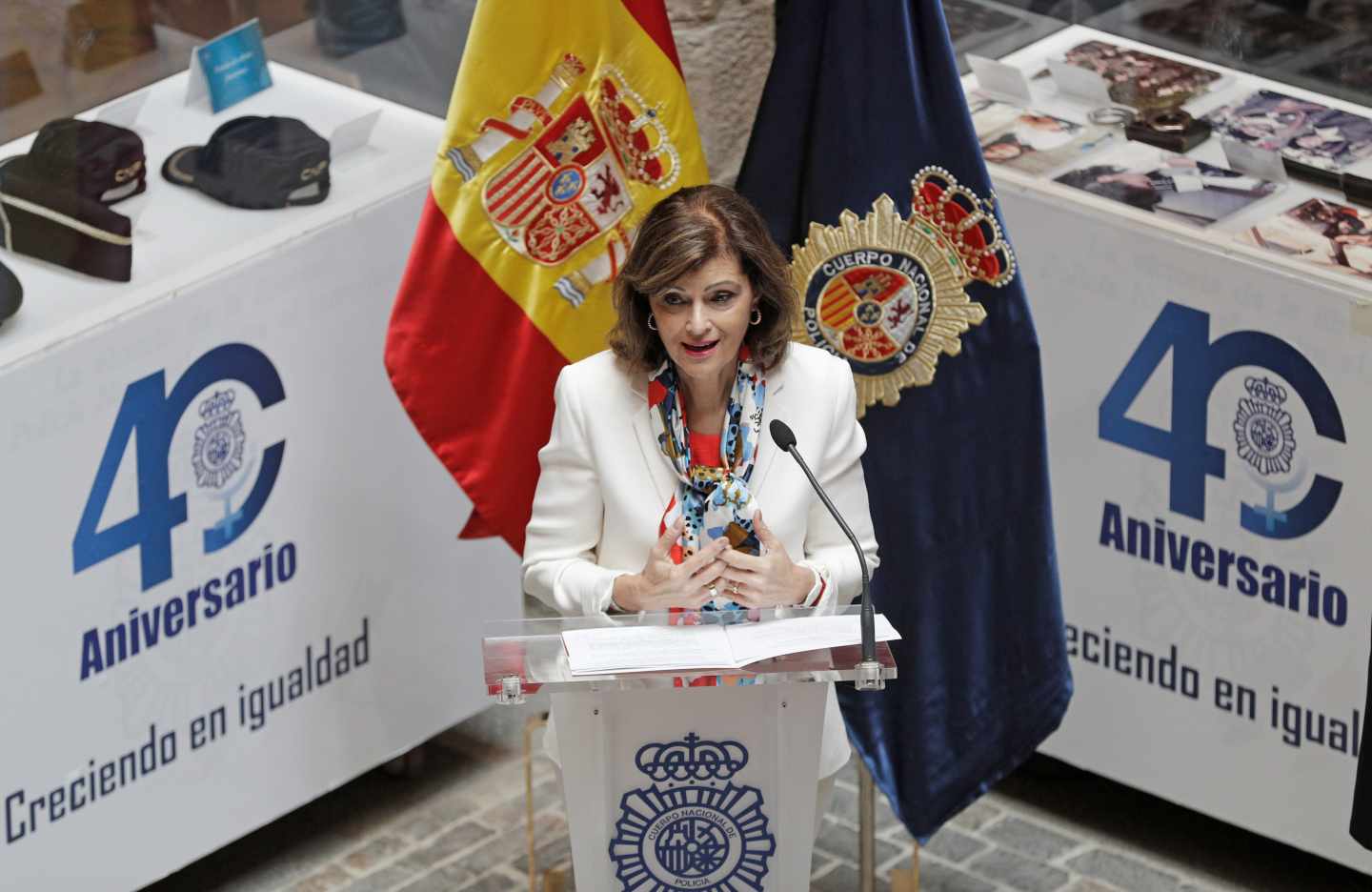 La secretaria de Estado de Seguridad, Ana Botella, en la inauguración de una exposición sobre la incorporación de la mujer a la Policía.