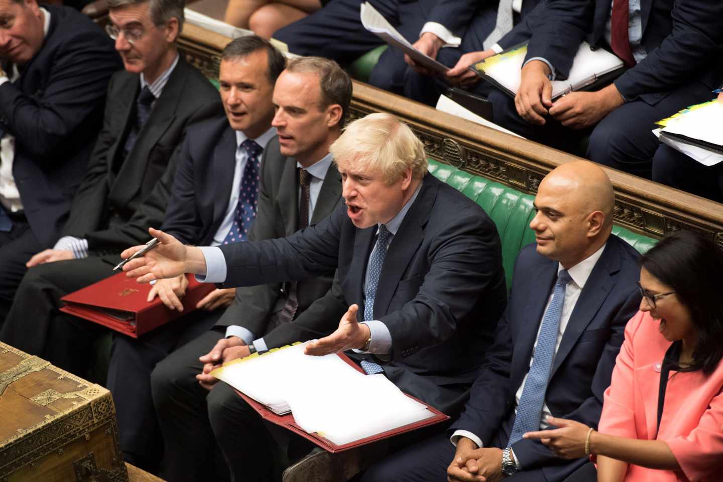 El primer ministro británico, Boris Johnson, enfurecido, en la sesión del Parlamento en Westminster.