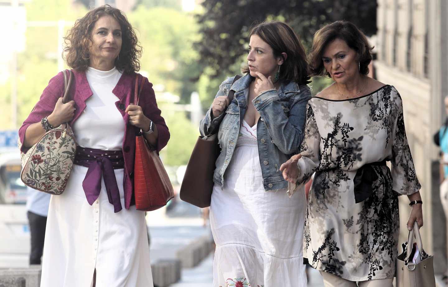 Montero, Lastra y Calvo llegan a la reunión con Podemos.