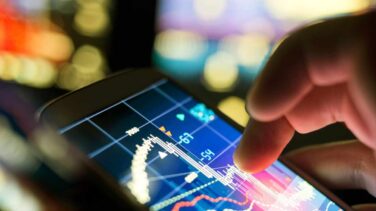 La Agencia de Protección de Datos no se fía y pide explicaciones al INE sobre el rastreo de móviles