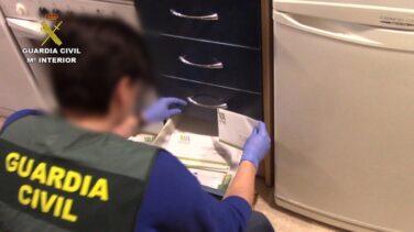 Detienen a tres estafadores que ofrecían billetes falsos de avión a bajo coste