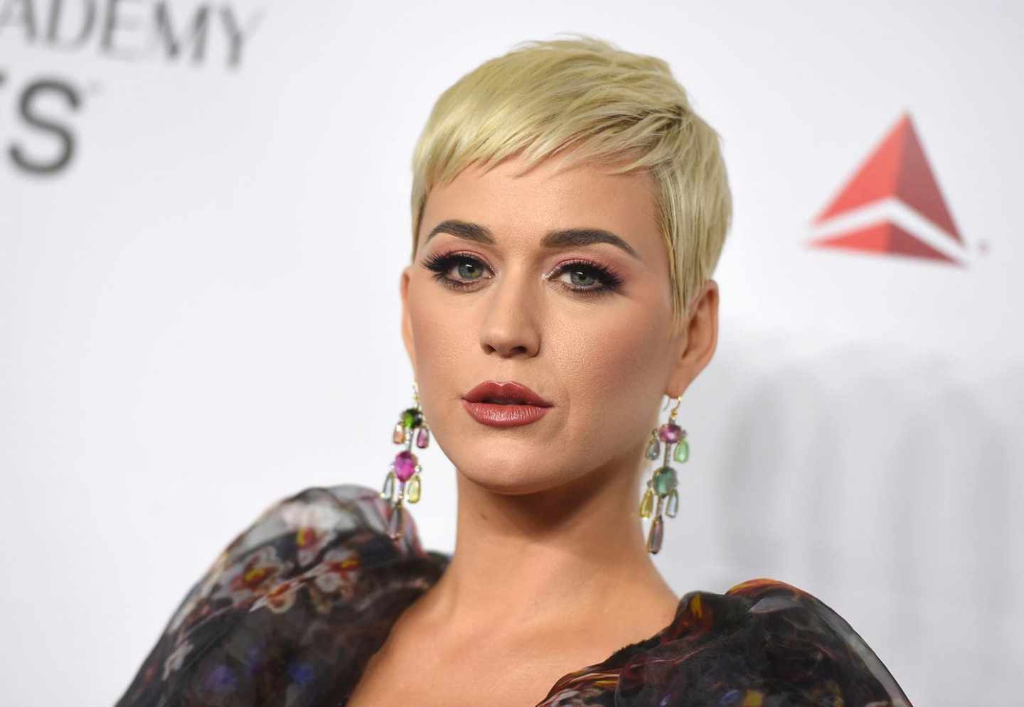 Katy Perry estrena el videoclip de su última canción 'Small Talk'