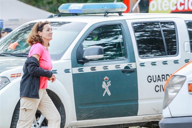 La hermana de Blanca Fernández Ochoa, Dolores Fernández Ochoa, durante el operativo de búsqueda en la sierra de Madrid.
