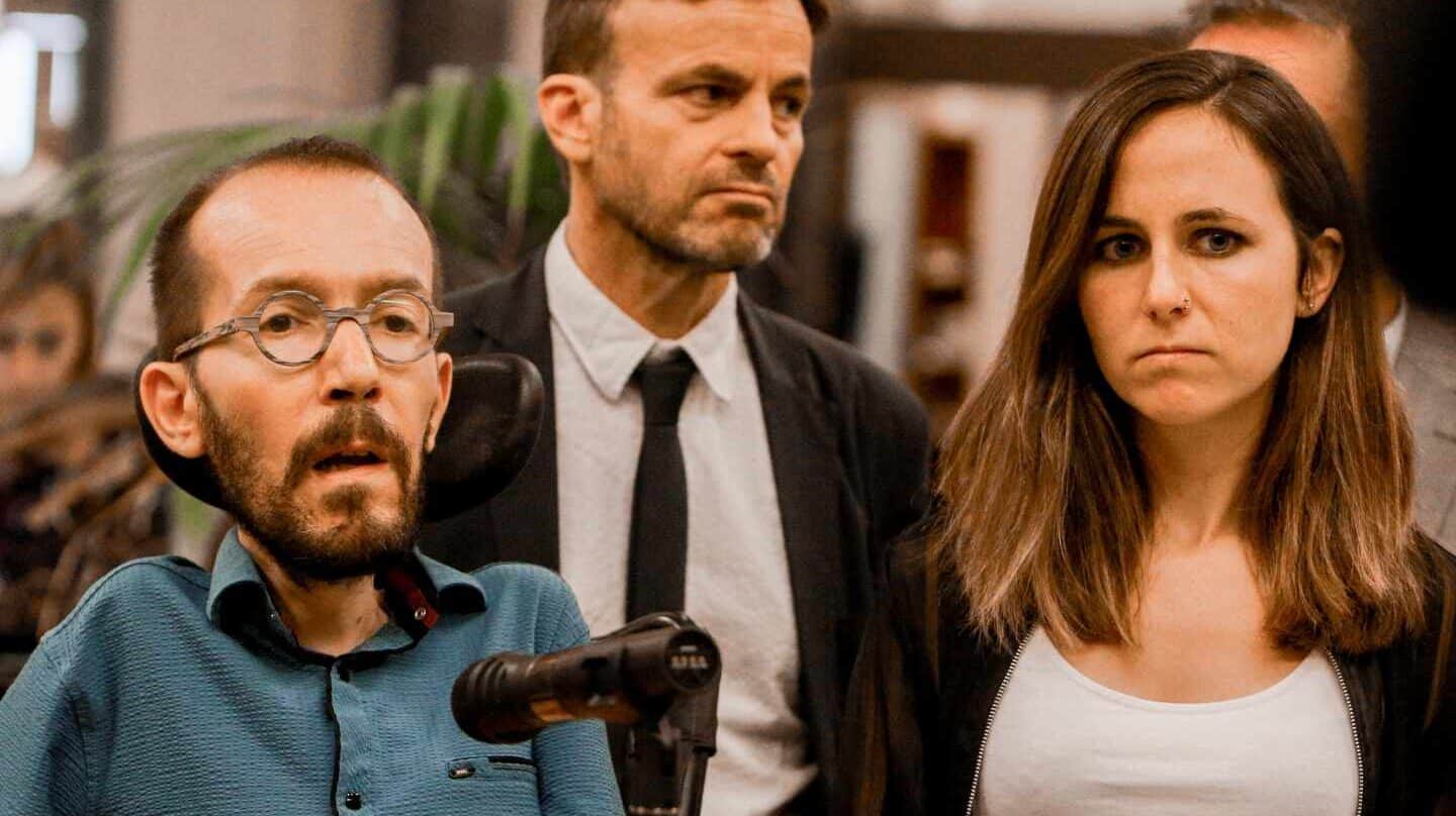 El equipo negociador de Podemos, tras la reunión con el PSOE.