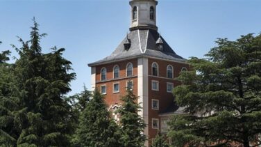 Expulsan a dos alumnos de un colegio mayor de Madrid por una novatada violenta