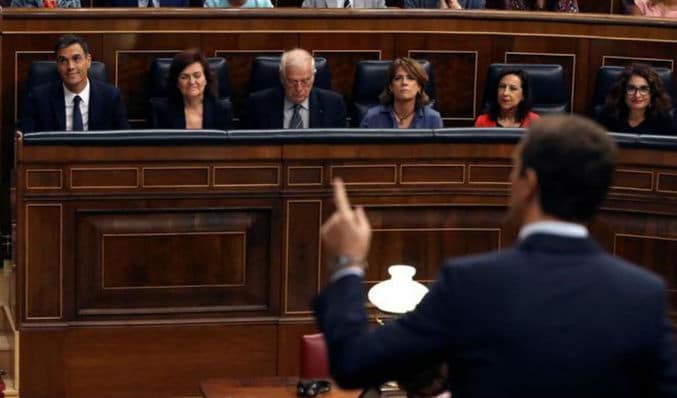 El duelo entre Casado y Sánchez ensombrece su primer gran pacto