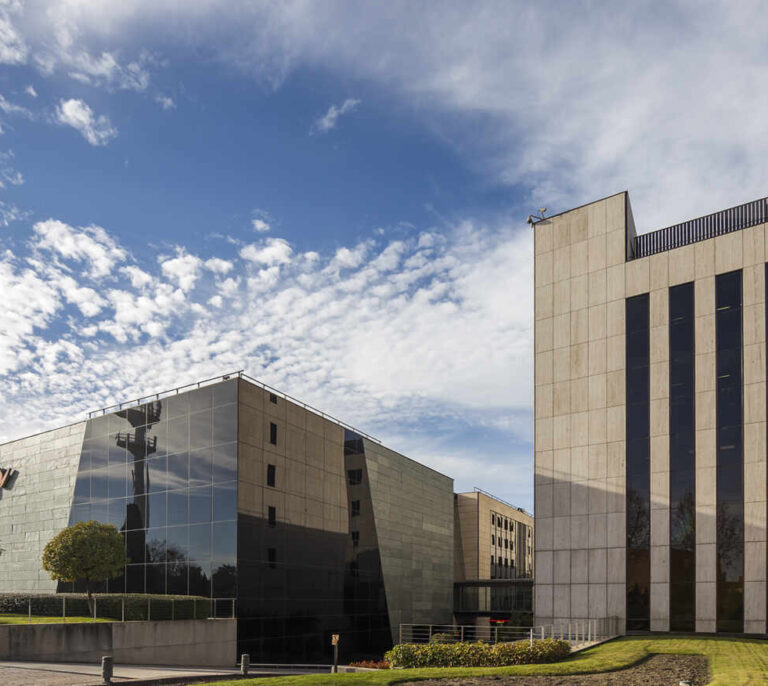 Naturgy gana 901 millones hasta septiembre y acelera sus inversiones en renovables