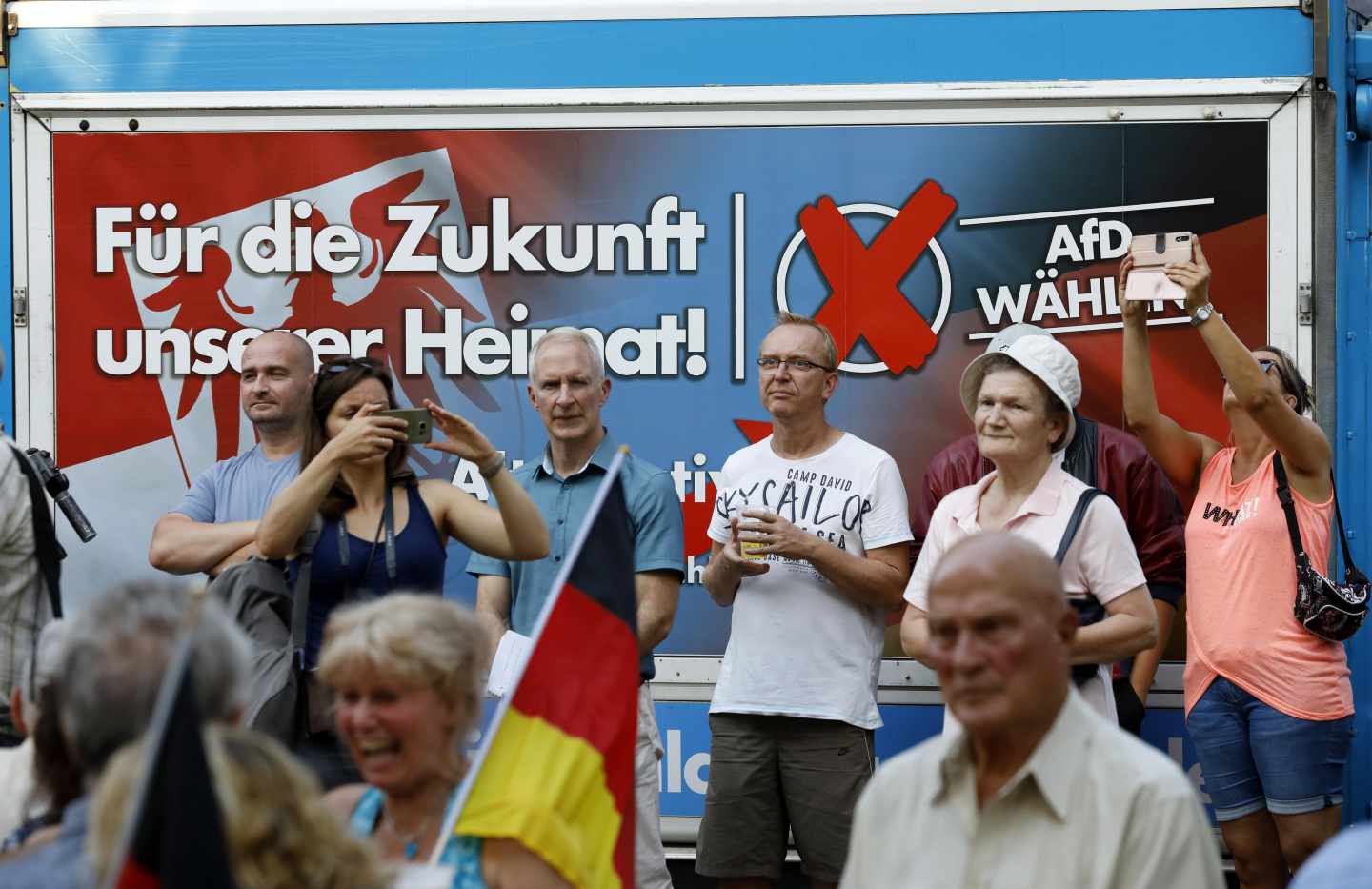 Seguidores de la ultraderechista Alternativa para Alemania en Koenigs Wusterhausen, Brandemburgo, en un mitin.
