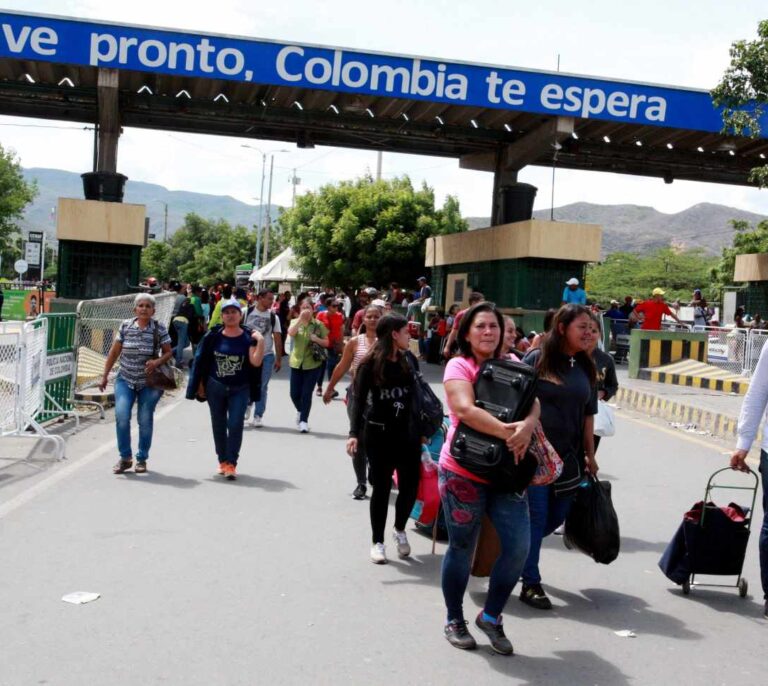 Los colombianos lideran a los inmigrantes para el récord de población en España
