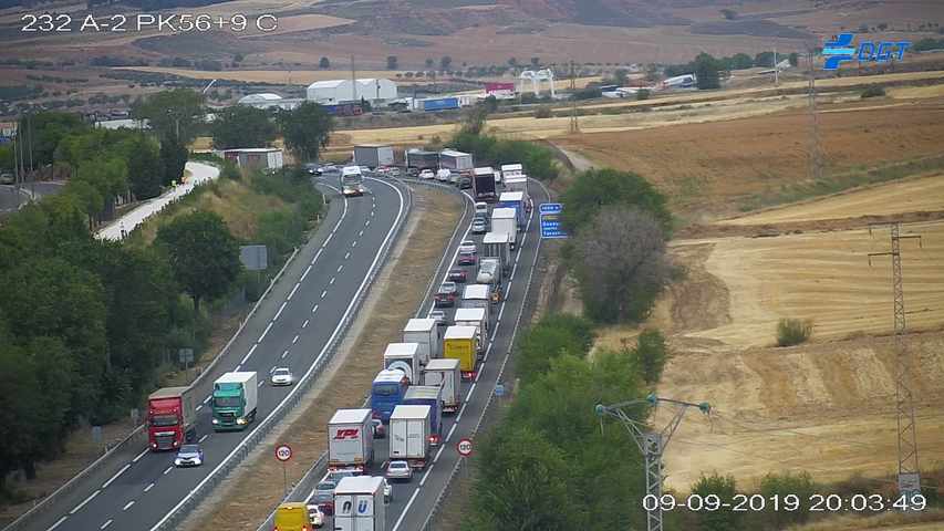 Grandes retenciones en la A-2 por un accidente en Guadalajara