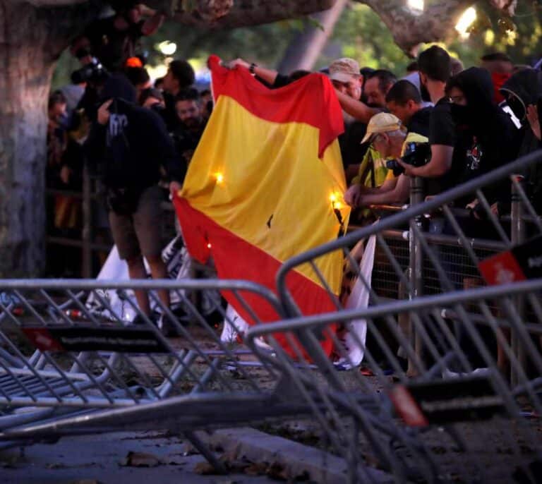 El Constitucional sentencia que el ultraje a la bandera española no es libertad de expresión