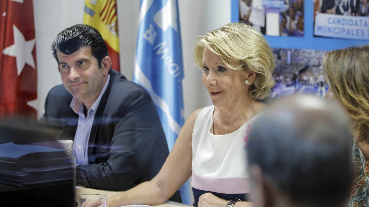 Bartolomé González, junto a Esperanza Aguirre en una imagen de archivo.