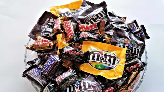 Un estudio afirma que gravar chocolatinas y galletas reduciría la obesidad un 2,7% anual