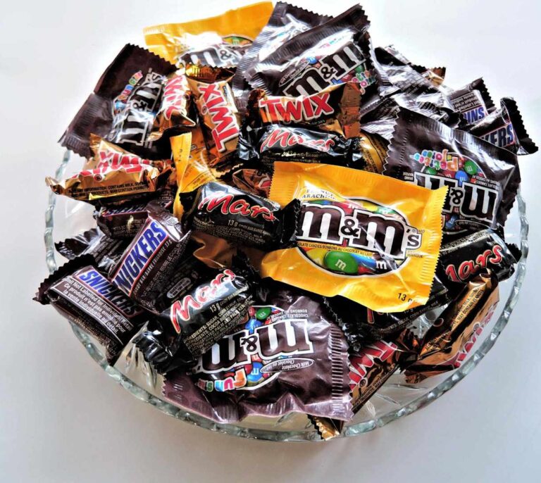 Un estudio afirma que gravar chocolatinas y galletas reduciría la obesidad un 2,7% anual