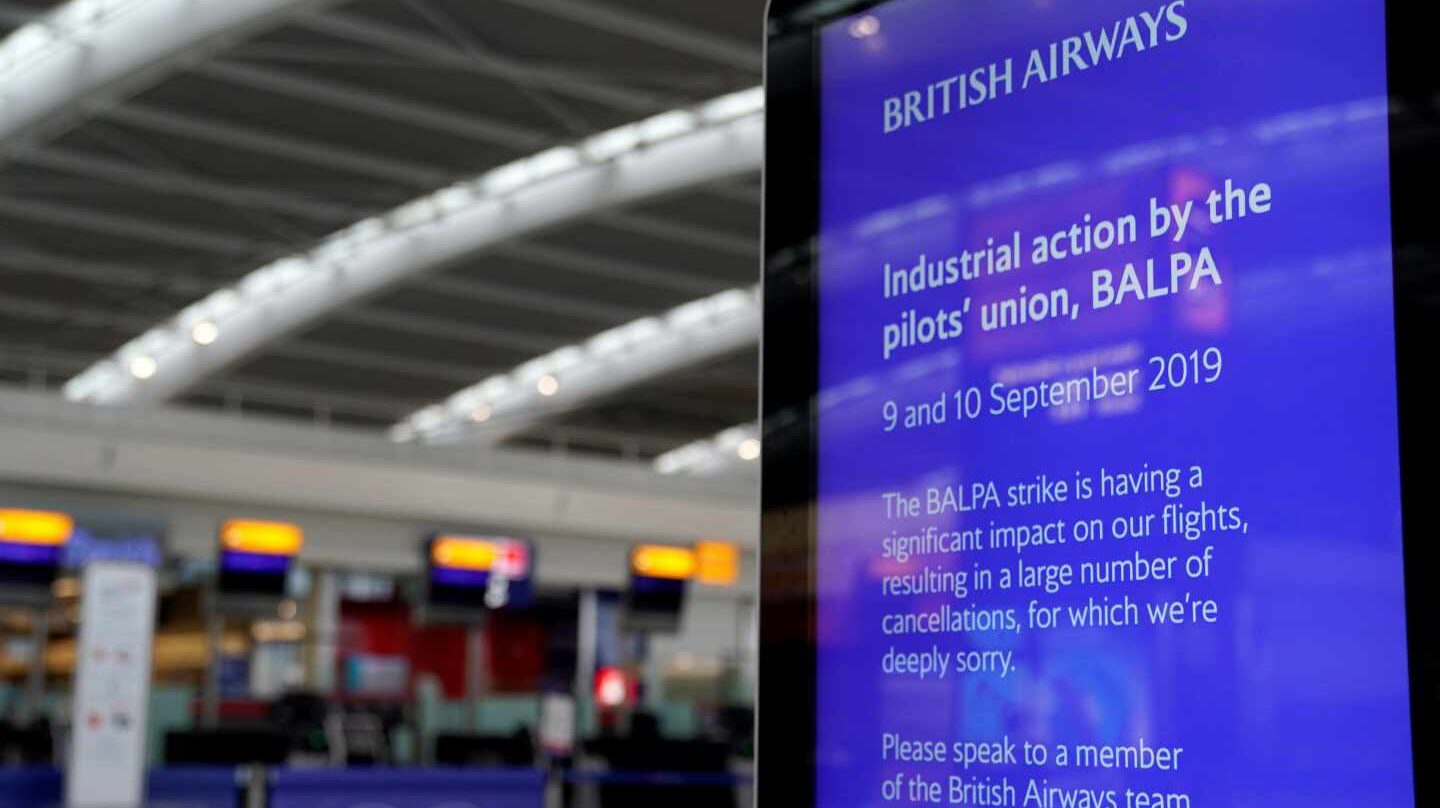 Cartel informativo sobre la huelga de pilotos de British Airways.
