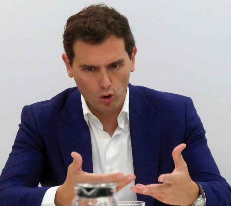 Rivera le pide a Sánchez por carta una reunión "in extremis"
