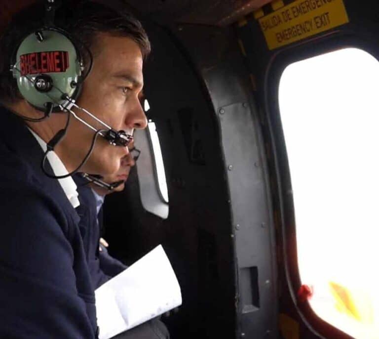 Sánchez sobrevuela las zonas más afectadas por la DANA: "Vamos a estar ahí"